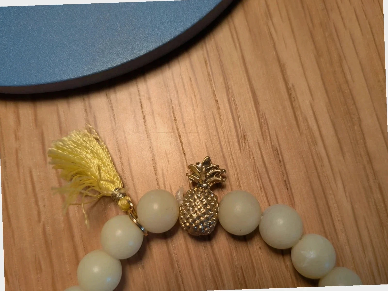 Pulsera de fantasía amarilla pálida + dije de piña – photo 2